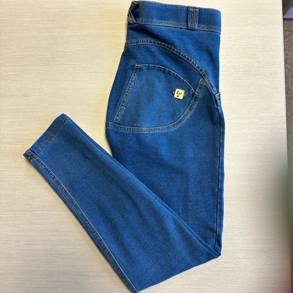 Freddy WR.UP Denim Legging Petite Mid Rise Light Blue Yellow Stitching XS - Picture 5 of 6